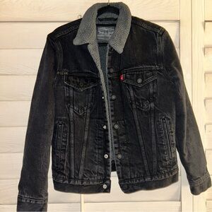 Men's Levi’s Denim Jacket with Sherpa Lining